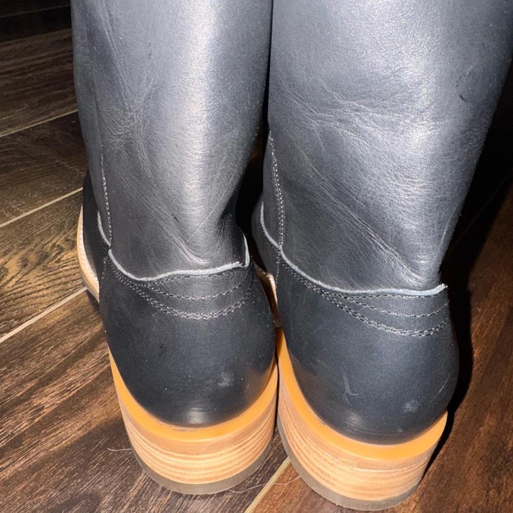 Black Leather Womens Boots NWOT SIZE 9 - Picture 2 of 7